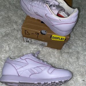 Reebok Sneakers !